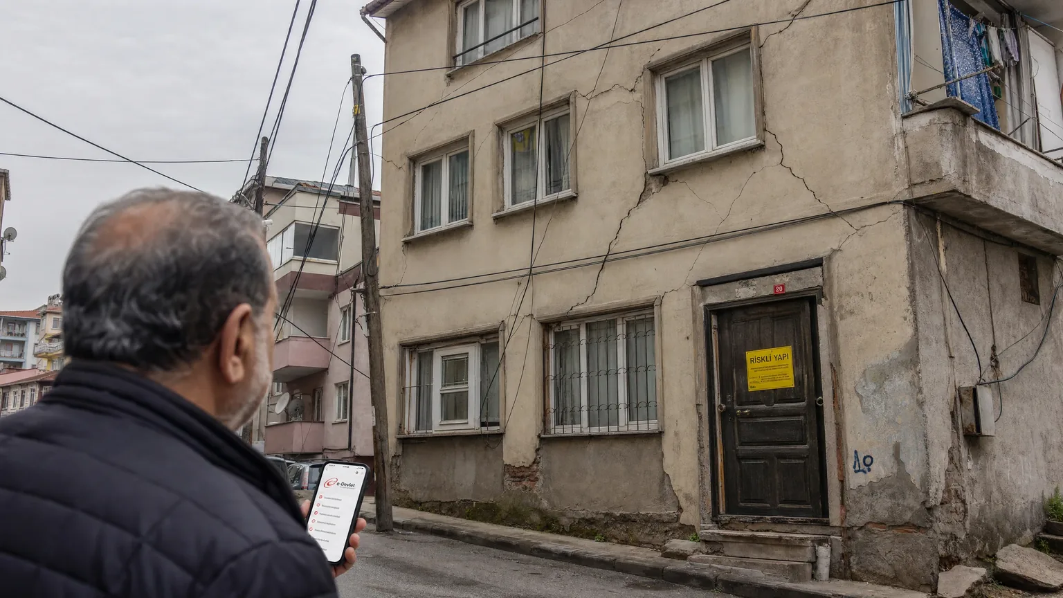 Komşu Binasının Deprem Riski Varsa Ne Yapmalı? — İhbar Rehberi
